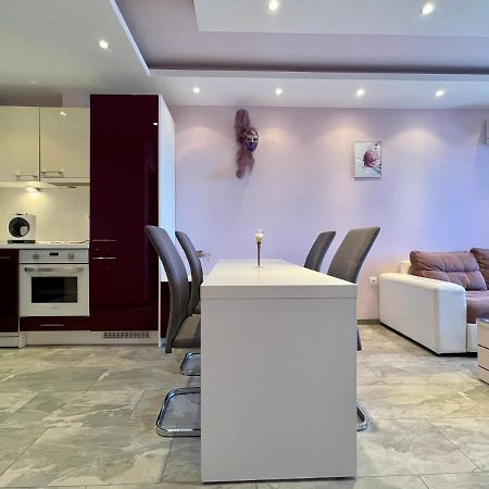 Апартамент Чаролит / Apartment Charoite Бургас Экстерьер фото